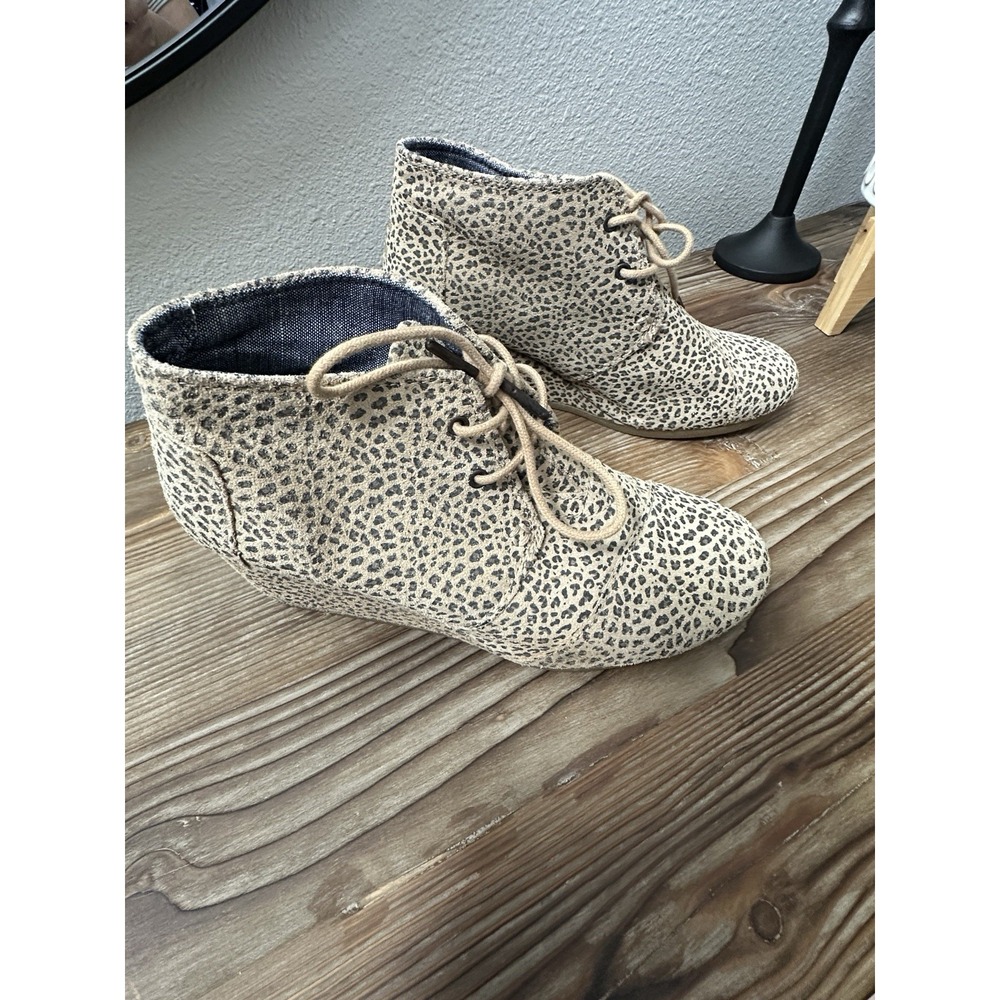 TOMS Desert Wedge Leopard Print Canvas Lace Up Ankle Booties Tan Black Women 8.5